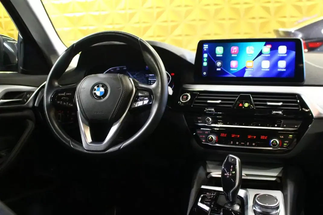 BMW 520 2023 - 29900 EUR, 165000 km - AUTO.MOTO.pt - 165000km - foto 13 de 33