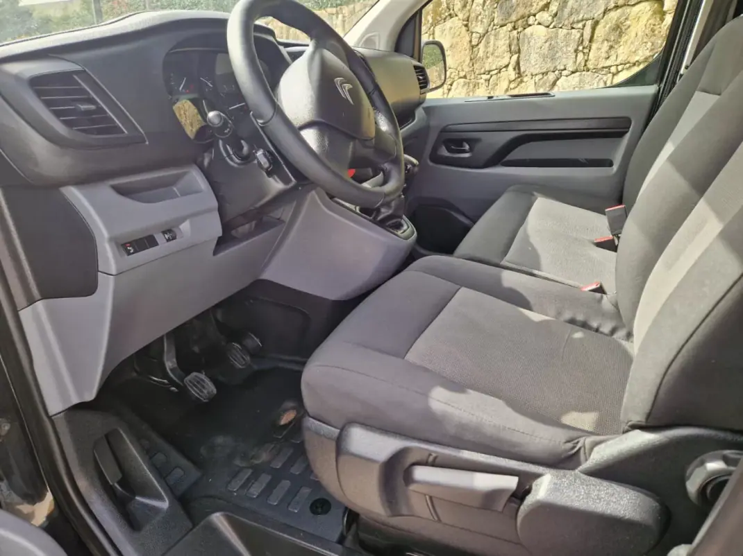 Citroën Jumpy 2017 - 13750 EUR, 245000 km - AUTO.MOTO.pt - 245000km - foto 6 de 10