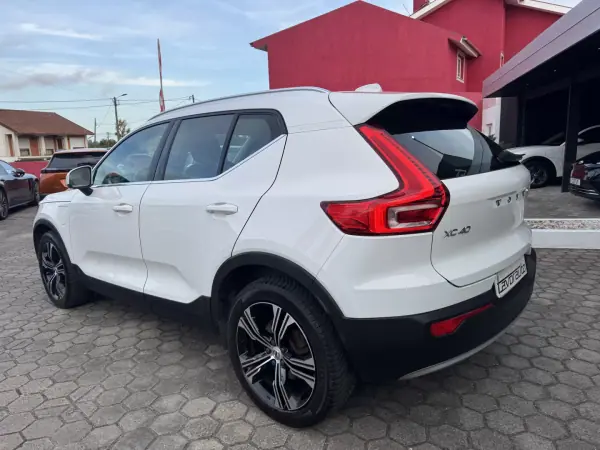 Volvo XC 40 2021 - 24500 EUR, 121000 km - AUTO.MOTO.pt - 121000km - foto 6 de 42