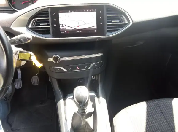 Peugeot 308 SW 2020 - 13490 EUR, 126471 km - AUTO.MOTO.pt - 126471km - foto 9 de 10