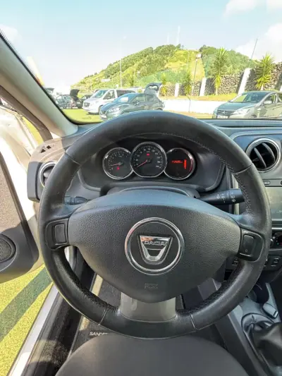 Dacia Sandero 2016 - 11490 EUR, 116835 km - AUTO.MOTO.pt - 116835km - foto 10 de 13