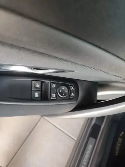 Renault Mégane Coupe 2010 - 18950 EUR, 157000 km - AUTO.MOTO.pt - 157000km - foto 22 de 39