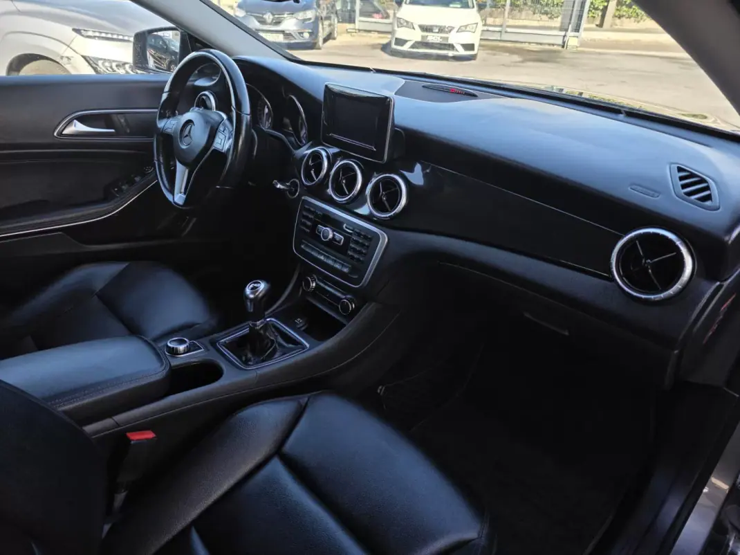 Mercedes-Benz CLA 180 2014 - 17990 EUR, 134000 km - AUTO.MOTO.pt - 134000km - foto 26 de 34