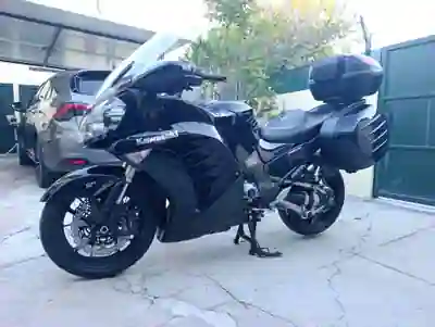 Kawasaki GTR 2012 - 9900 EUR, 44200 km - foto 3 de 11