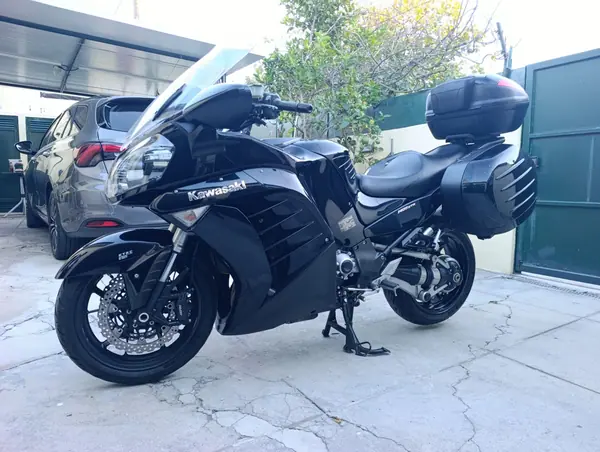 Kawasaki GTR 2012 Petrol