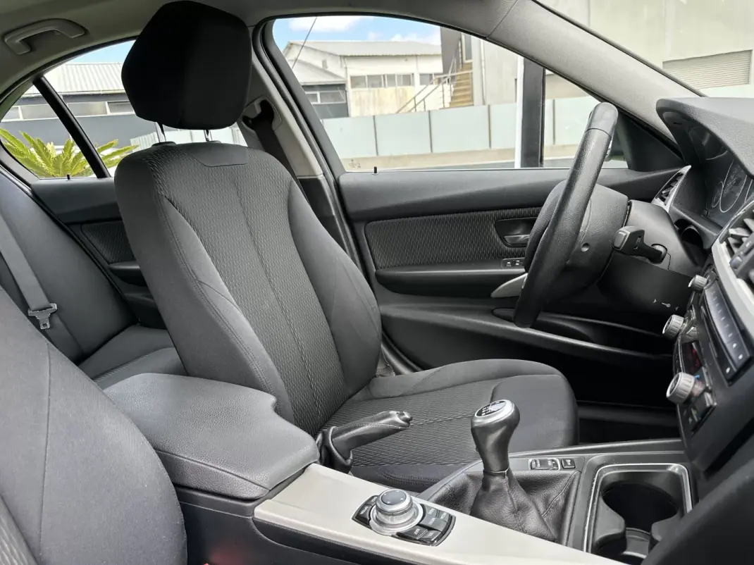 BMW 320 2013 - 13900 EUR, 280000 km - AUTO.MOTO.pt - 280000km - foto 61 de 64