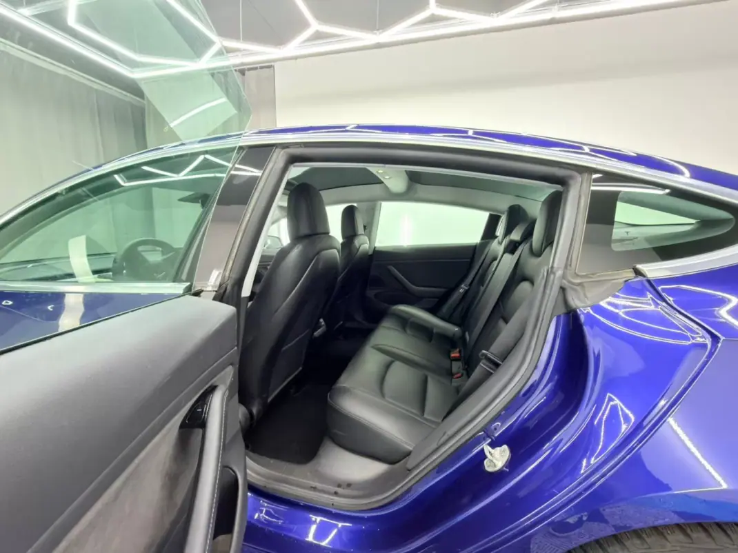 Tesla Model 3 2019 - 17000 EUR, 233000 km - AUTO.MOTO.pt - 233000km - foto 8 de 20