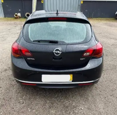 Opel Astra 2015 - 10990 EUR, 191000 km - AUTO.MOTO.pt - 191000km - foto 3 de 10
