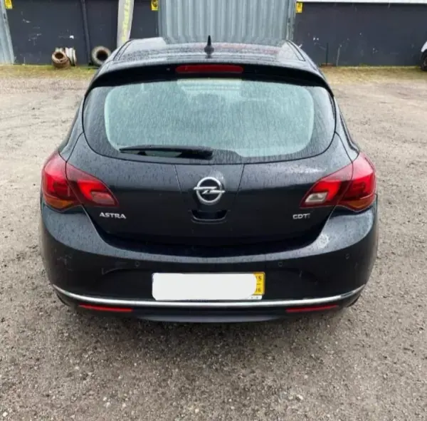 Opel Astra 2015 - 10990 EUR, 191000 km - AUTO.MOTO.pt - 191000km - foto 3 de 10