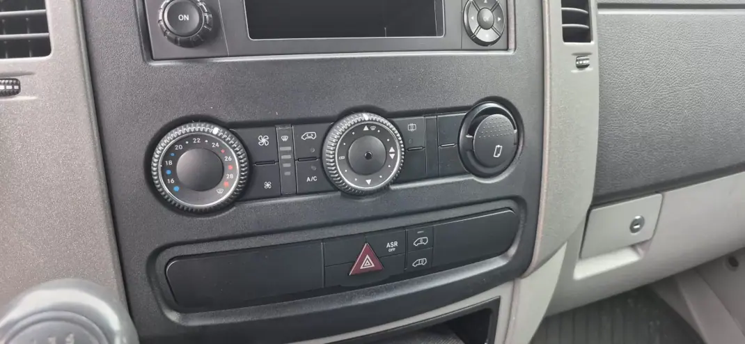 Mercedes-Benz Sprinter 214 CDI 2017 - 14750 EUR, 360000 km - AUTO.MOTO.pt - 360000km - foto 9 de 15