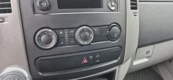 Mercedes-Benz Sprinter 2017 - 14750 EUR, 360000 km - AUTO.MOTO.pt - 360000km - foto 9 de 15