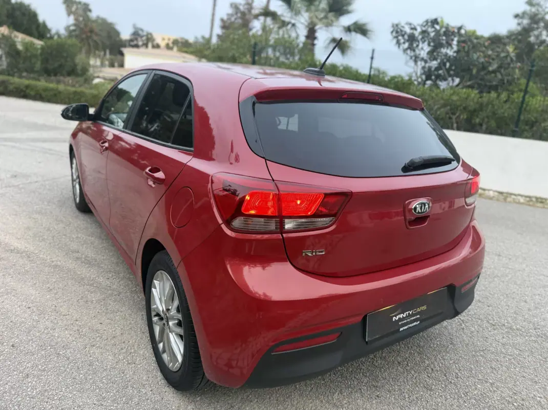 Kia Rio 2018 - 10999 EUR, 90000 km - AUTO.MOTO.pt - 90000km - foto 7 de 15