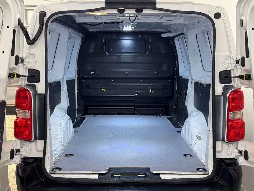 Opel COMBO 2020 - 15500 EUR, 150000 km - AUTO.MOTO.pt - 150000km - foto 4 de 16