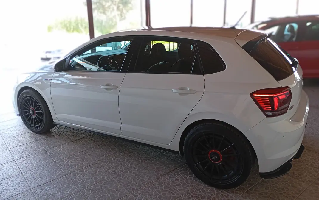 Volkswagen Polo 2018 - 21999 EUR, 176047 km - AUTO.MOTO.pt - 176047km - foto 2 de 13