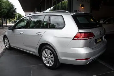 Volkswagen Golf Variant 2018 - 10750 EUR, 320319 km - AUTO.MOTO.pt - 320319km - foto 3 de 39