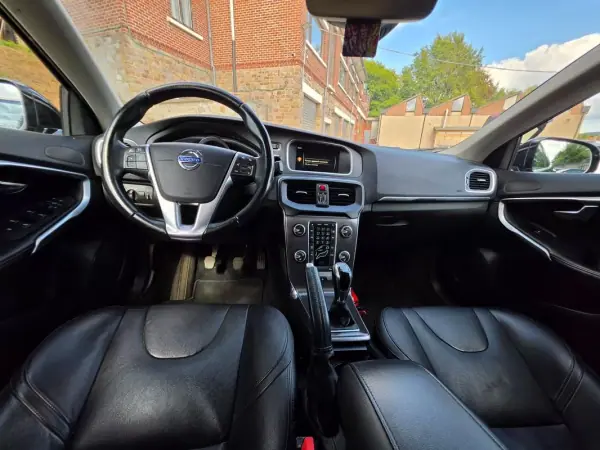 Volvo V40 2015 - 11750 EUR, 178697 km - 178697km - foto 9 de 18