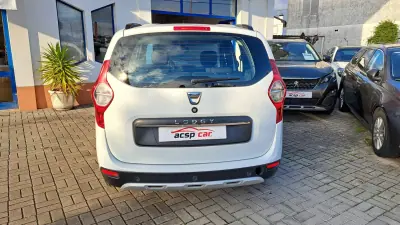 Dacia Lodgy 2021 - 15900 EUR, 130712 km - AUTO.MOTO.pt - 130712km - foto 10 de 32