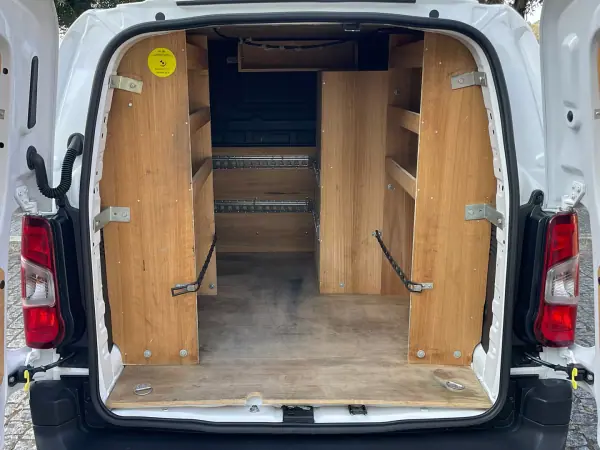 Citroën Berlingo 2021 - 12300 EUR, 118000 km - AUTO.MOTO.pt - 118000km - foto 23 de 38
