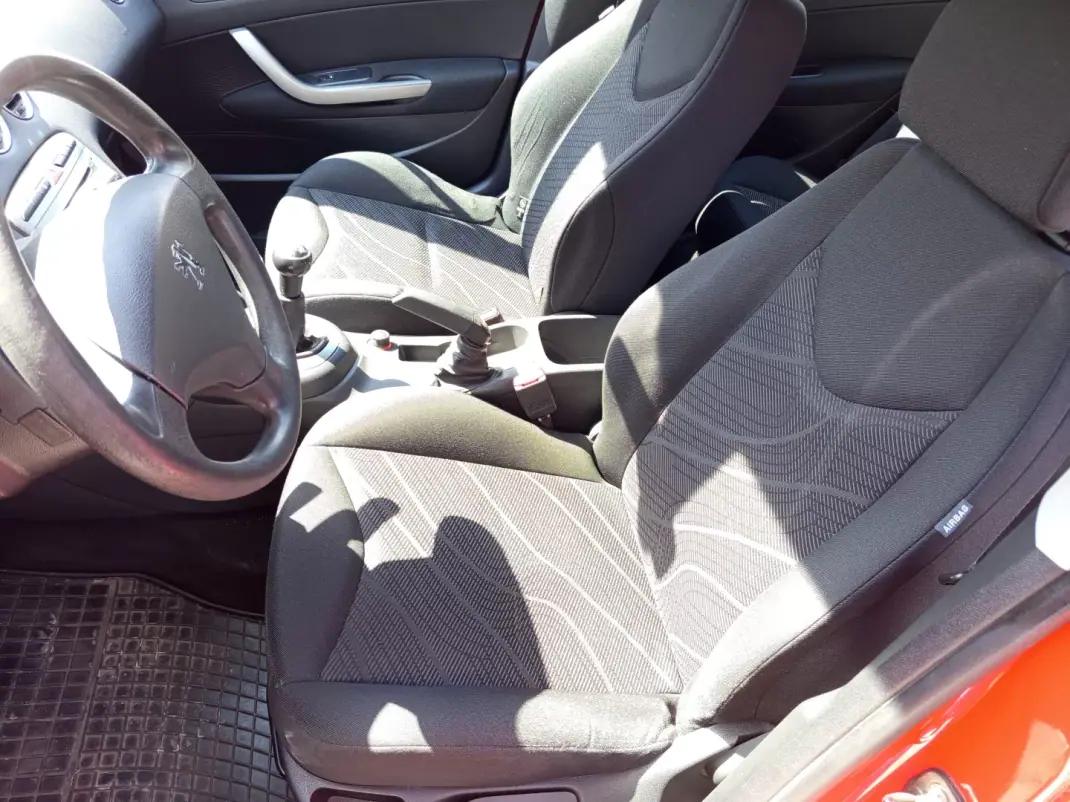 Peugeot 308 2008 - 5490 EUR, 211476 km - AUTO.MOTO.pt - 211476km - foto 6 de 10