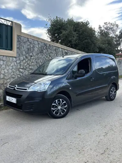 Citroën Berlingo 2017 - 8500 EUR, 239000 km - AUTO.MOTO.pt - 239000km - foto 1 de 3