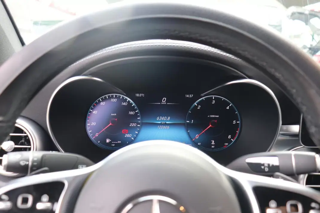 Mercedes-Benz 200 2020 - 54990 EUR, 120000 km - AUTO.MOTO.pt - 120000km - foto 8 de 20