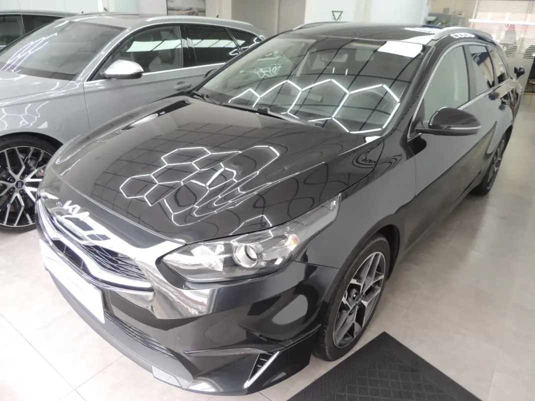 Kia Ceed SW 2023 - 19950 EUR, 23500 km - AUTO.MOTO.pt - 23500km - foto 2 de 12