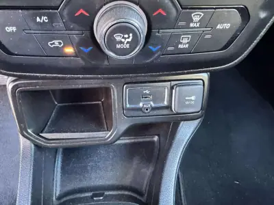 Jeep Renegade 2020 - 17000 EUR, 120000 km - AUTO.MOTO.pt - 120000km - foto 18 de 22