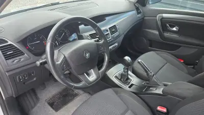 Renault Laguna 2007 - 4490 EUR, 213000 km - AUTO.MOTO.pt - 213000km - foto 8 de 16