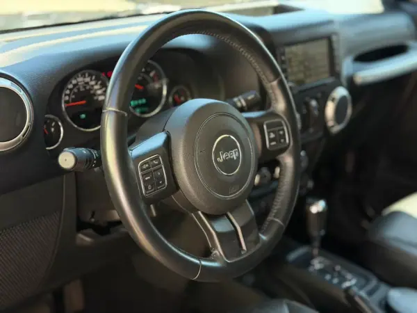 Jeep Wrangler Unlimited 2018 - 49900 EUR, 70780 km - 70780km - foto 15 de 16