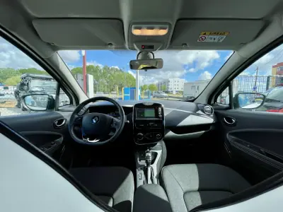 Renault Zoe 2019 - 12750 EUR, 46662 km - AUTO.MOTO.pt - 46662km - foto 18 de 32