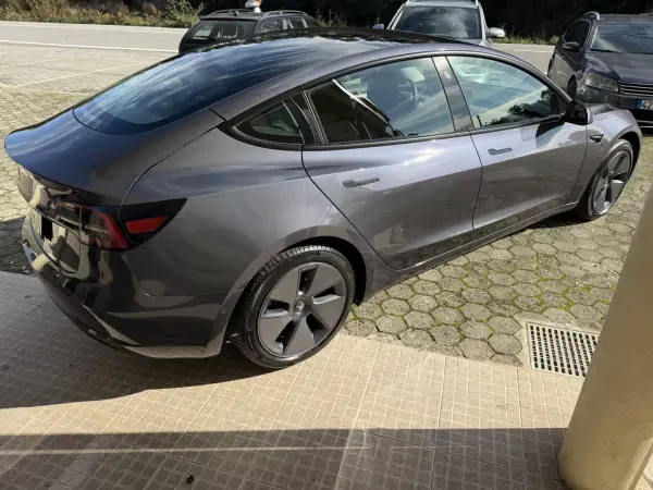 Tesla Model 3 2022 - 29900 EUR, 95000 km - AUTO.MOTO.pt - 95000km - foto 4 de 19