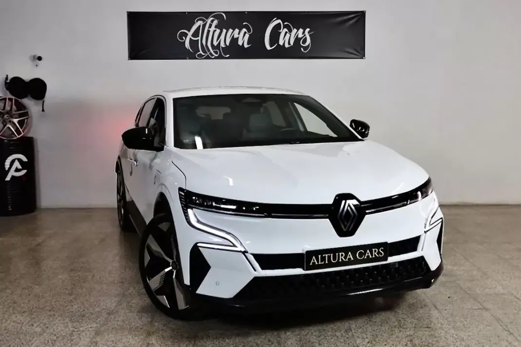 Renault Mégane E-Tech 2022 - 27900 EUR, 51137 km - AUTO.MOTO.pt - 51137km - foto 1 de 39