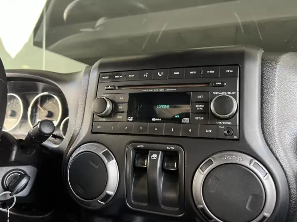 Jeep Wrangler 2014 - 39990 EUR, 115000 km - AUTO.MOTO.pt - 115000km - foto 14 de 54