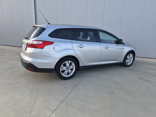 Ford Focus SW 2011 - 7800 EUR, 229551 km - AUTO.MOTO.pt - 229551km - foto 8 de 8