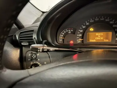 Mercedes-Benz C 180 2003 - 6900 EUR, 210000 km - AUTO.MOTO.pt - 210000km - foto 11 de 18