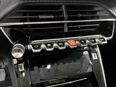 Peugeot e-2008 2022 - 21600 EUR, 30171 km - AUTO.MOTO.pt - 30171km - foto 14 de 24