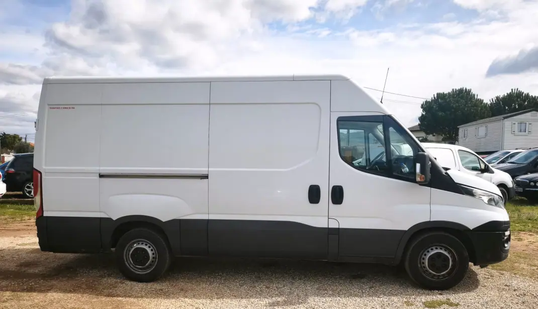 Iveco Daily 2.3 35 S 140 Isotérmica 2017 - 13813 EUR, 330322 km - AUTO.MOTO.pt - 330322km - foto 4 de 10