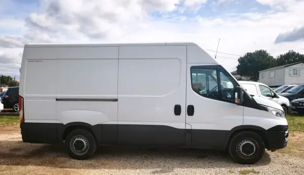 Iveco Daily 2.3 35 S 140 Isotérmica 2017 - 16990 EUR, 330322 km - AUTO.MOTO.pt - 330322km - foto 4 de 10