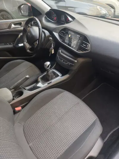 Peugeot 308 2019 - 11990 EUR, 155000 km - AUTO.MOTO.pt - 155000km - foto 7 de 16