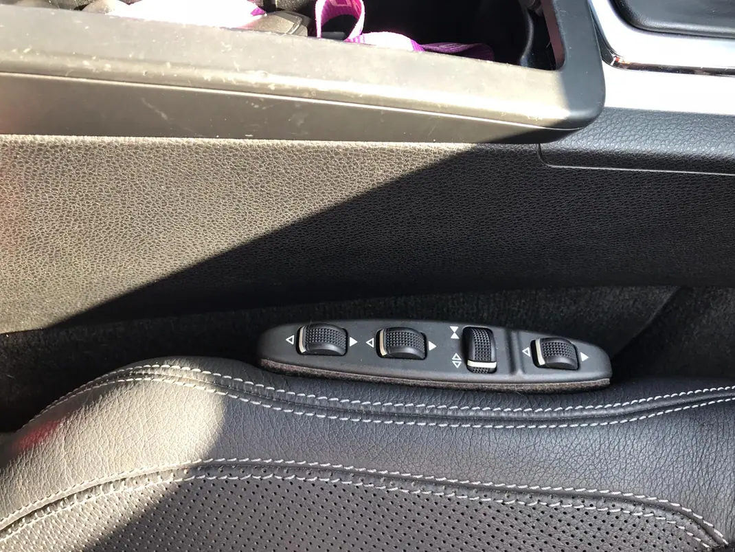 Mercedes-Benz E 250 2010 - 23000 EUR, 212000 km - AUTO.MOTO.pt - 212000km - foto 10 de 20