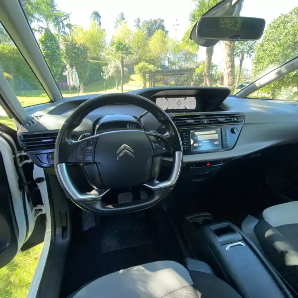 Citroën C4 Picasso 2016 - 13990 EUR, 168400 km - AUTO.MOTO.pt - 168400km - foto 24 de 28