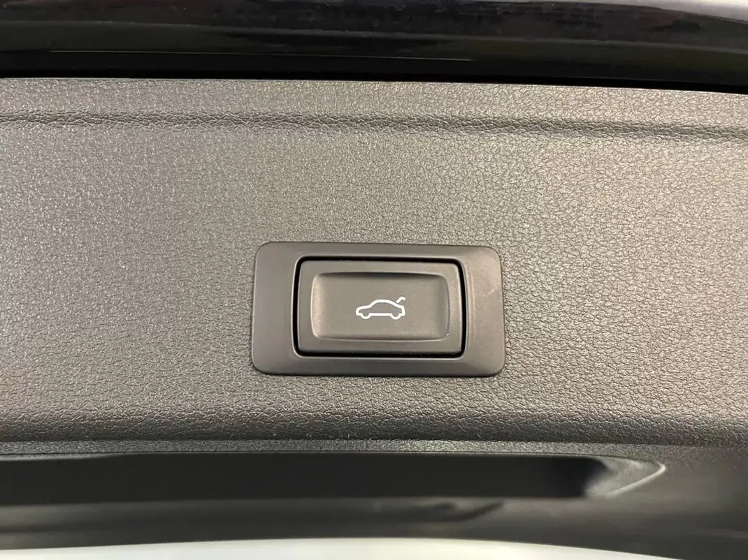 Audi A4 Avant 2017 - 19500 EUR, 148000 km - AUTO.MOTO.pt - 148000km - foto 32 de 35