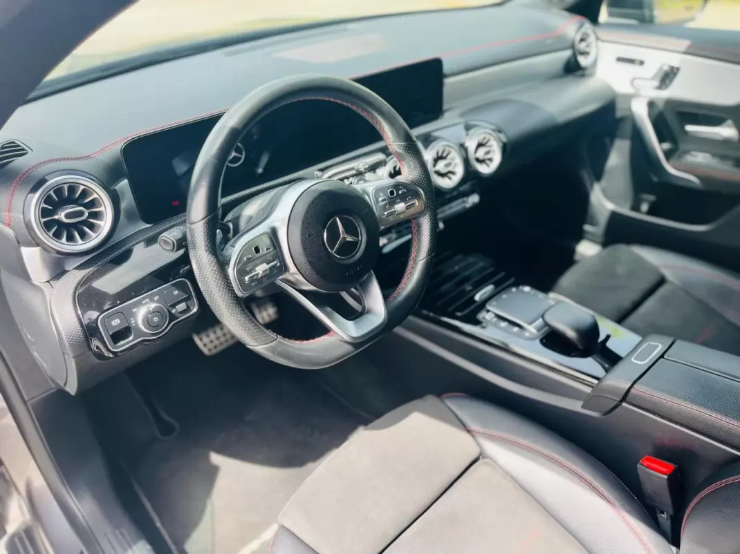 Mercedes-Benz CLA 180 2019 - 28000 EUR, 158253 km - AUTO.MOTO.pt - 158253km - foto 8 de 10