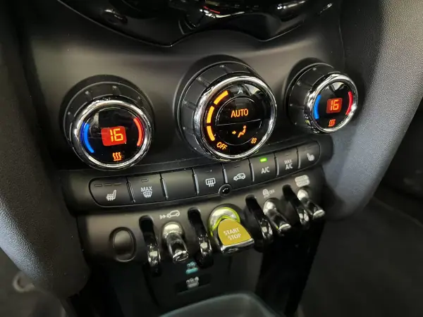 MINI Electric 2020 - 18900 EUR, 56462 km - AUTO.MOTO.pt - 56462km - foto 13 de 24