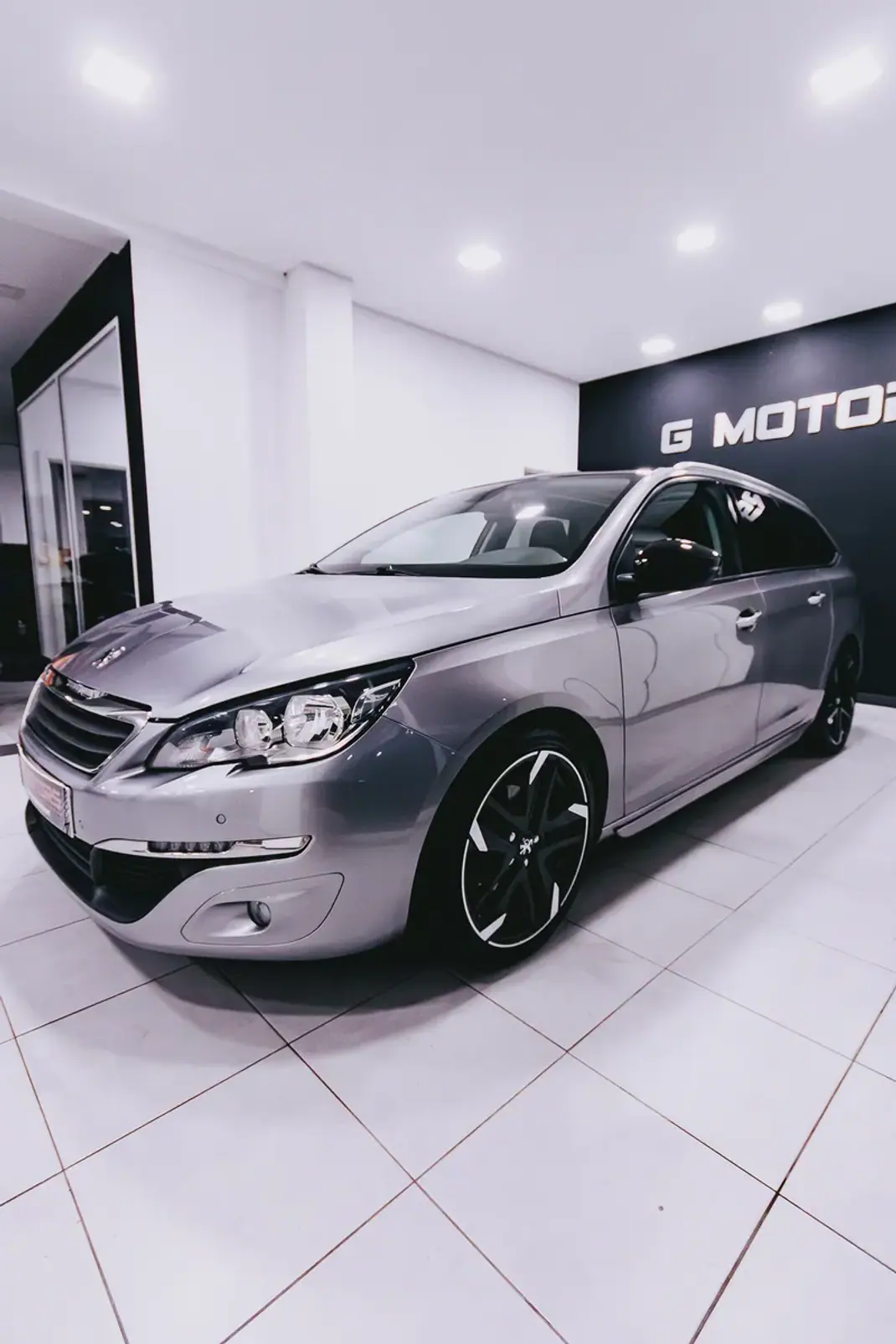 Peugeot 308 SW 2014 - 12900 EUR, 210000 km - AUTO.MOTO.pt - 210000km - foto 5 de 20
