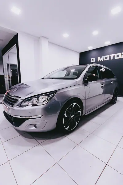 Peugeot 308 SW 2014 - 12900 EUR, 210000 km - AUTO.MOTO.pt - 210000km - foto 5 de 20