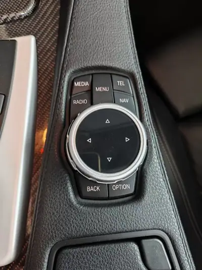 BMW M6 2012 - 63500 EUR, 155000 km - AUTO.MOTO.pt - 155000km - foto 38 de 49