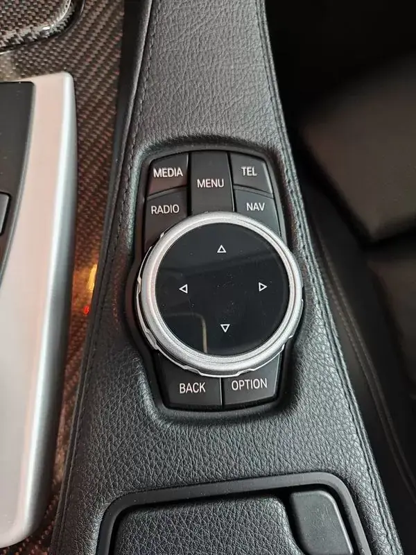 BMW M6 2012 - 63500 EUR, 155000 km - AUTO.MOTO.pt - 155000km - foto 38 de 49