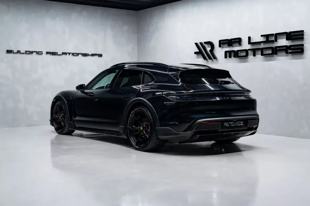 Porsche Taycan Cross Turismo 2023 - 75950 EUR, 63000 km - AUTO.MOTO.pt - 63000km - foto 9 de 60