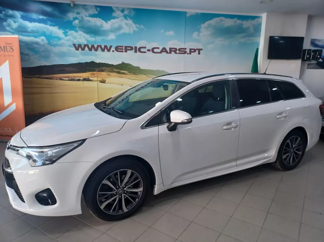 Toyota Avensis Touring Sports 2016 - 15980 EUR, 120621 km - 120621km - foto 2 de 45